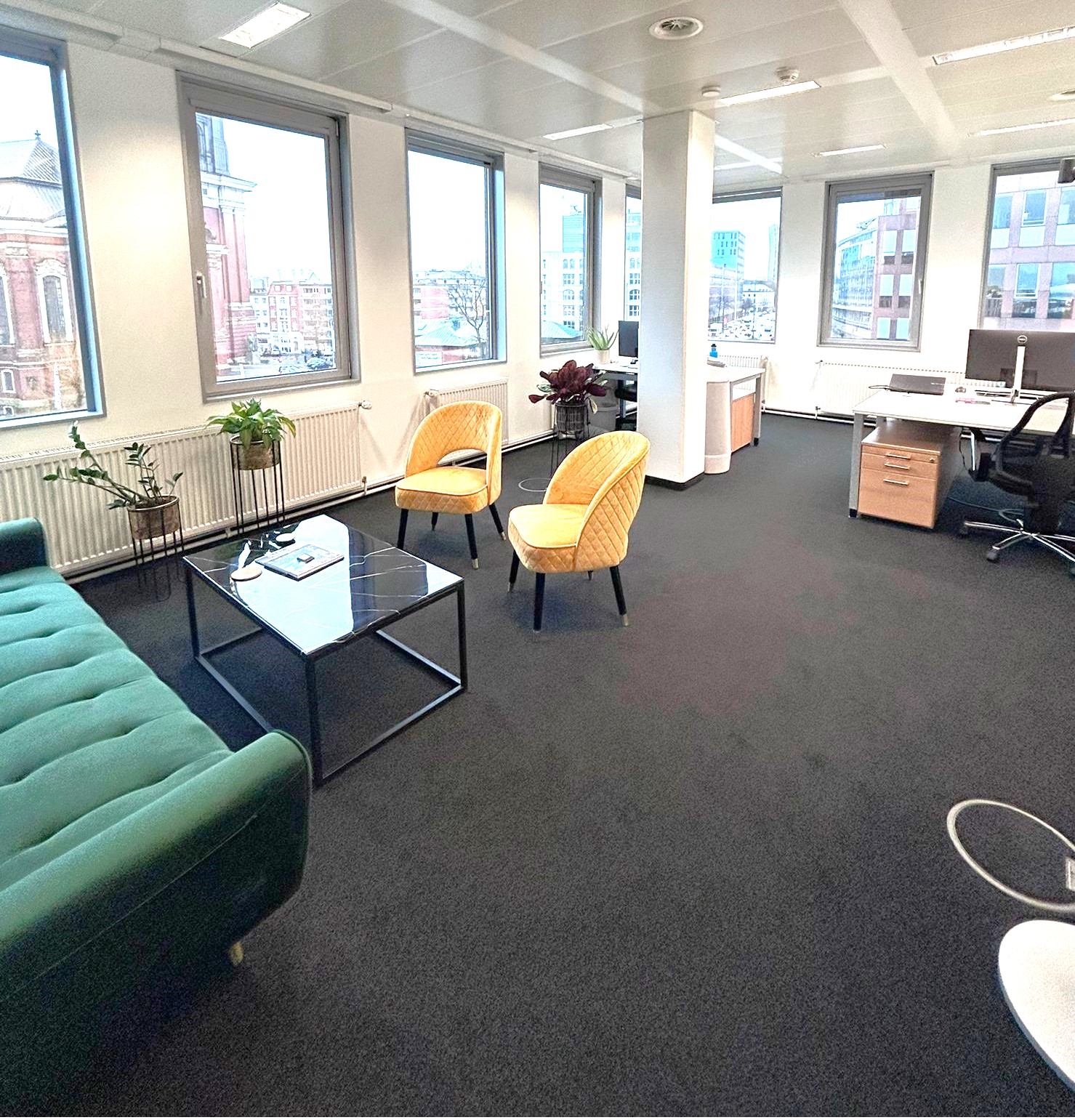 BZ Business Center Team-Büro in Hamburg mit Blick auf den Michel